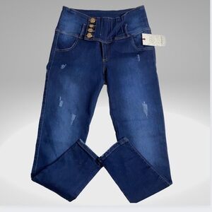 Premium denim CABANA’S Colombian jeans.